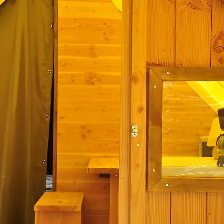 مكان تخييم Camping De L'auberge 2*