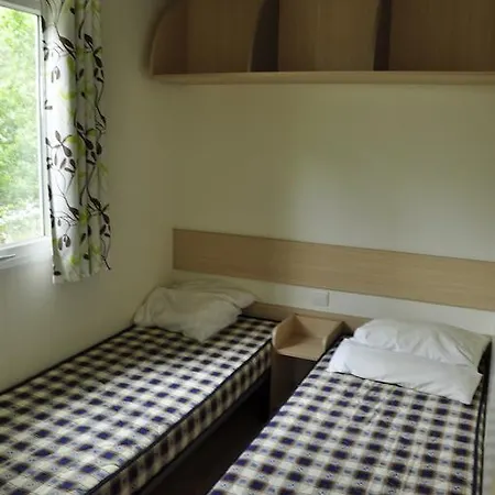 Camping De L'auberge مكان تخييم