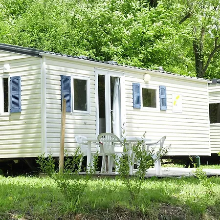 مكان تخييم Camping De L'auberge 2*